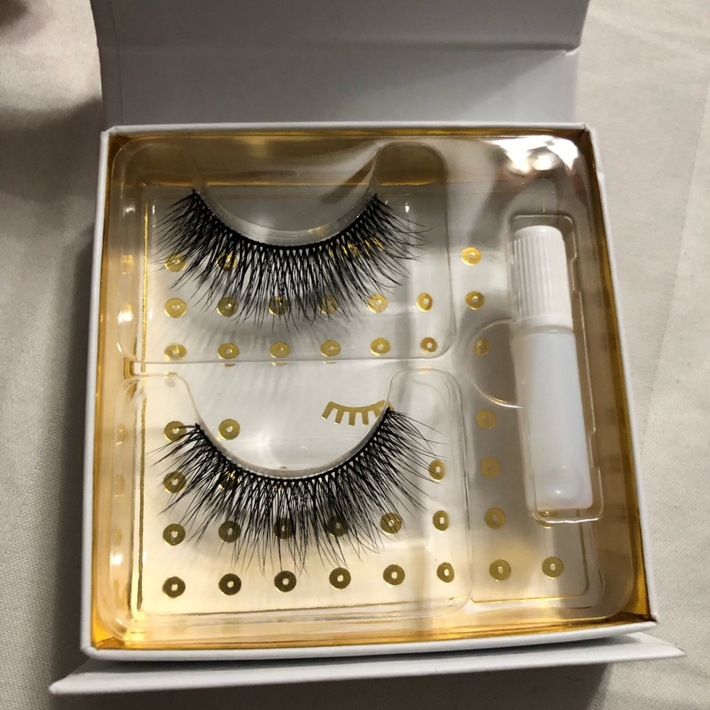 Eyelashes - Picture 1 of 2